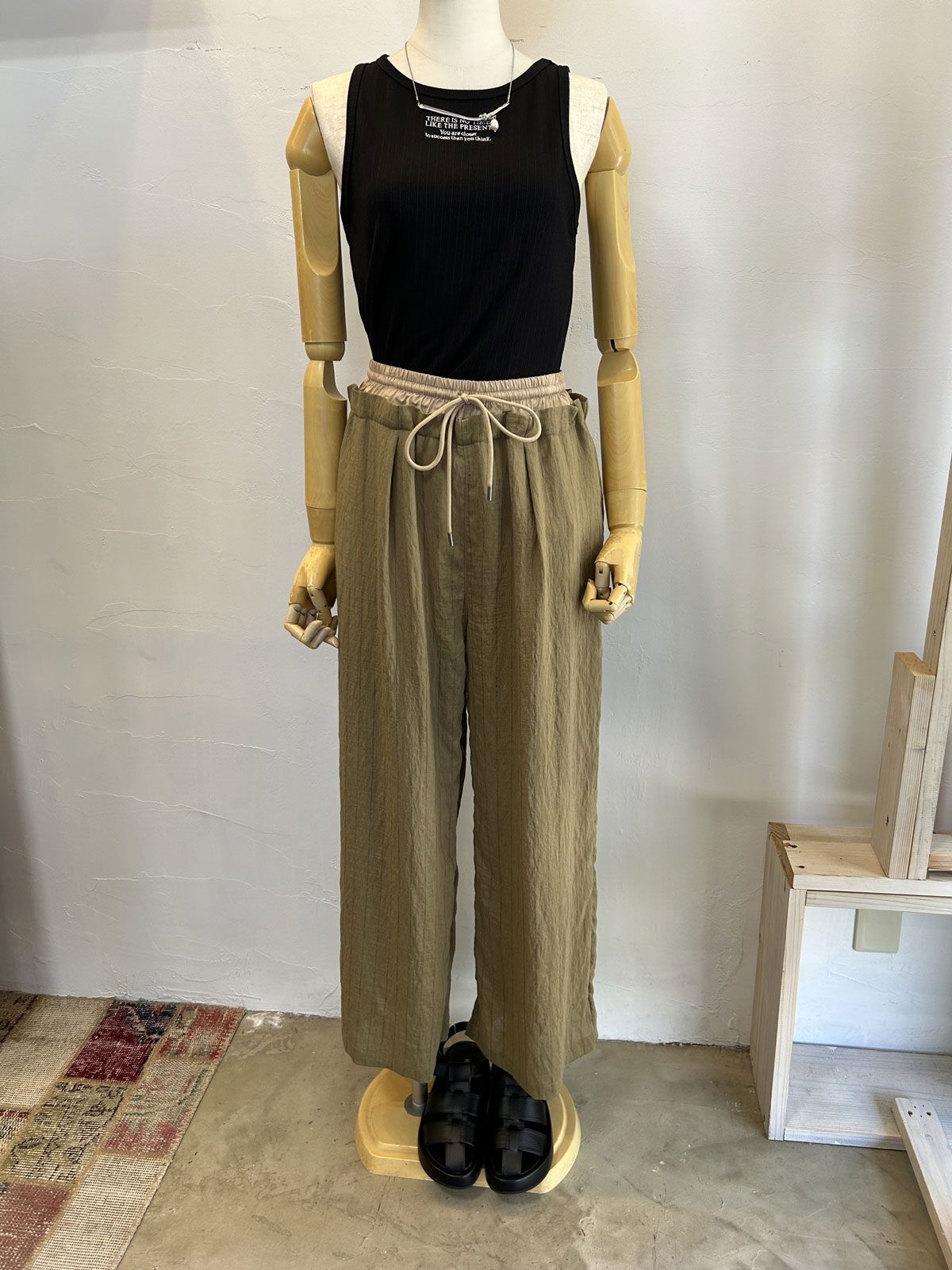 ストライプワイドストレートパンツ ライトオリーブ