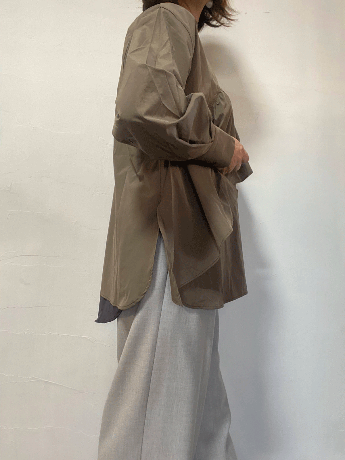 ポリエステルブロード フリルシャツ カーキ