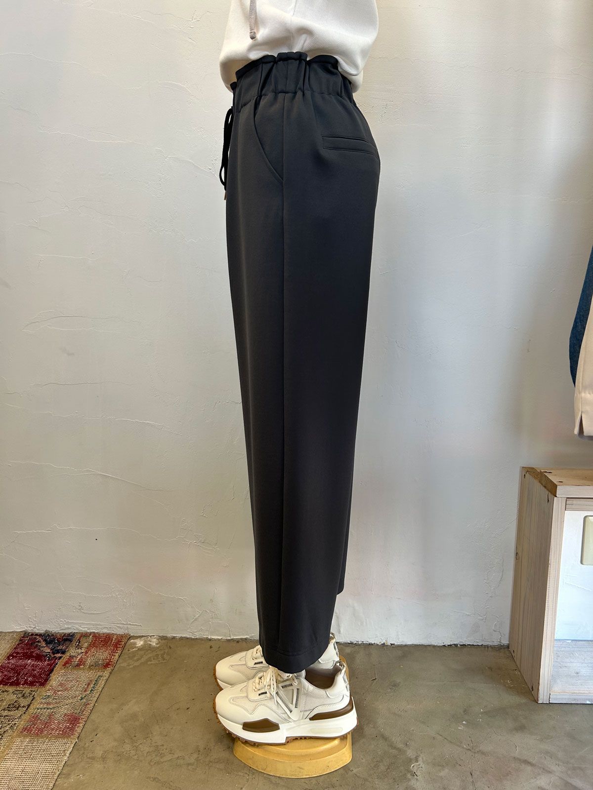 アモーレポンチセミワイドパンツ グレー