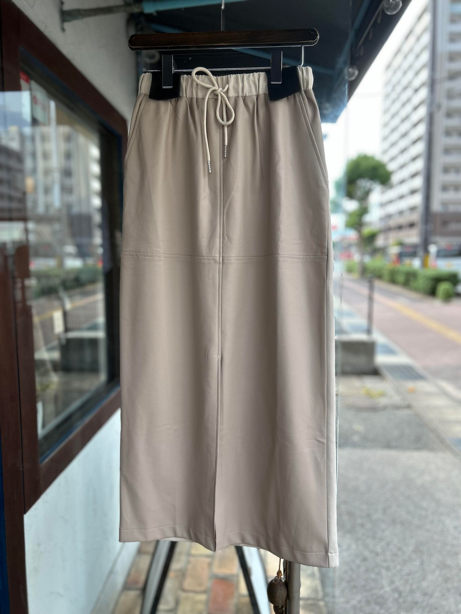 フェイクレザースカート ベージュ