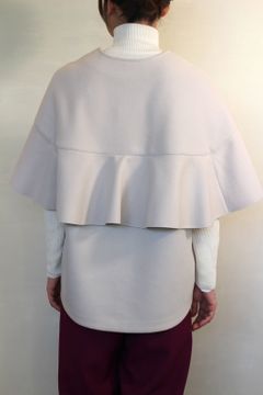 ウーレットバックフリルプルオーバー ライトベージュ