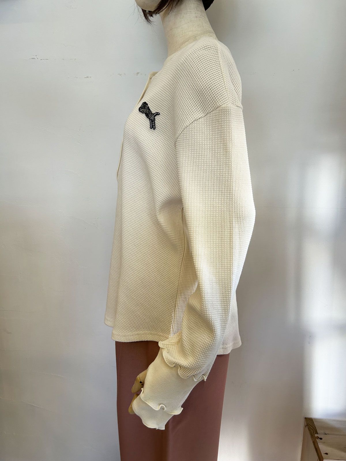 TORAワッフルヘンリーネックトップス アイボリー