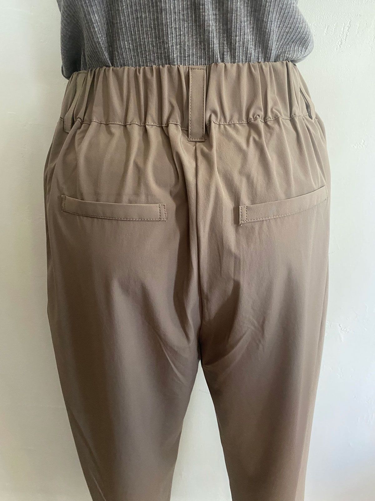 ICE TOUCH 接触冷感厚テーパードパンツ モカ