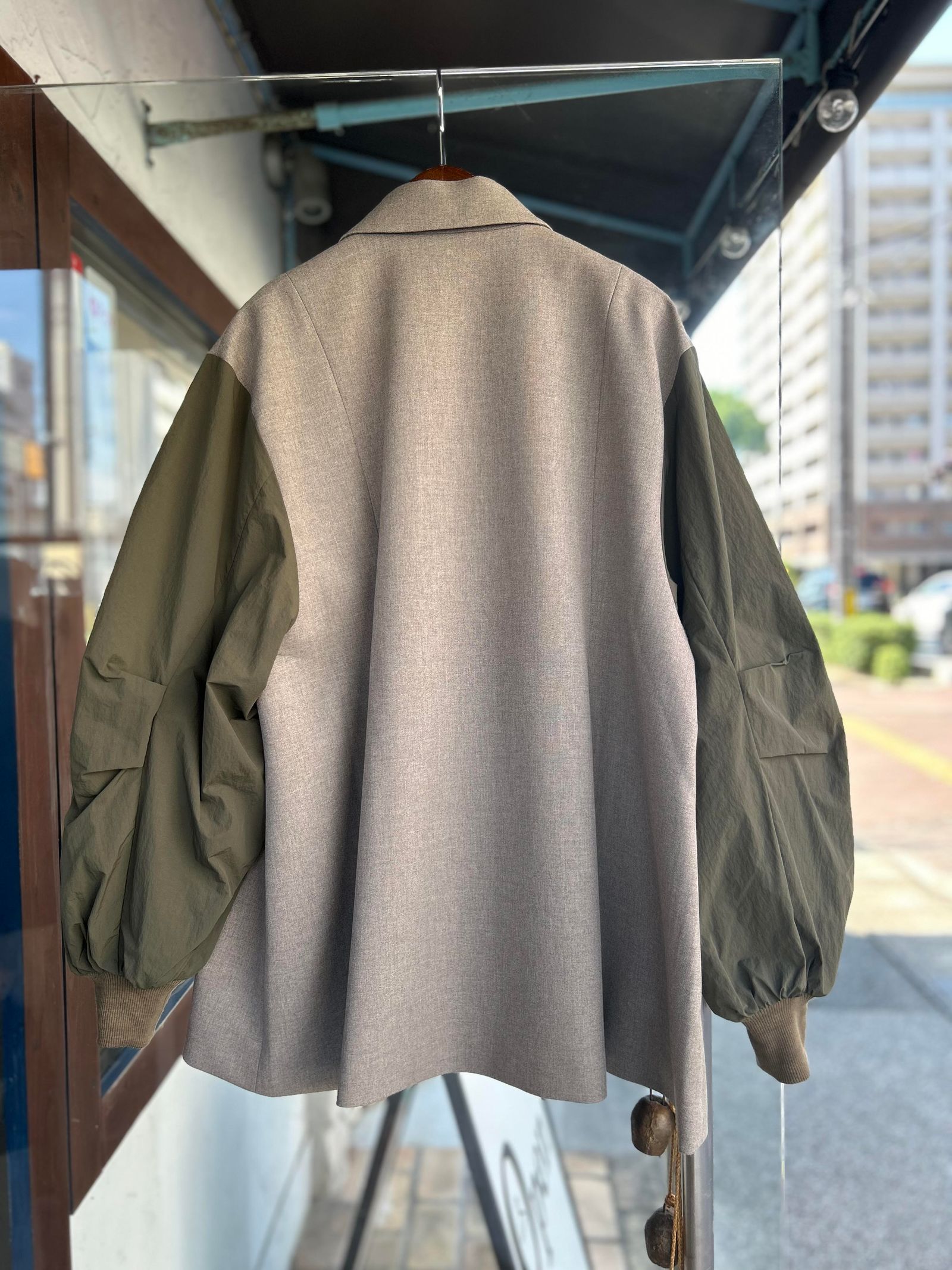 袖ドッキングフォルムジャケット ライトベージュ