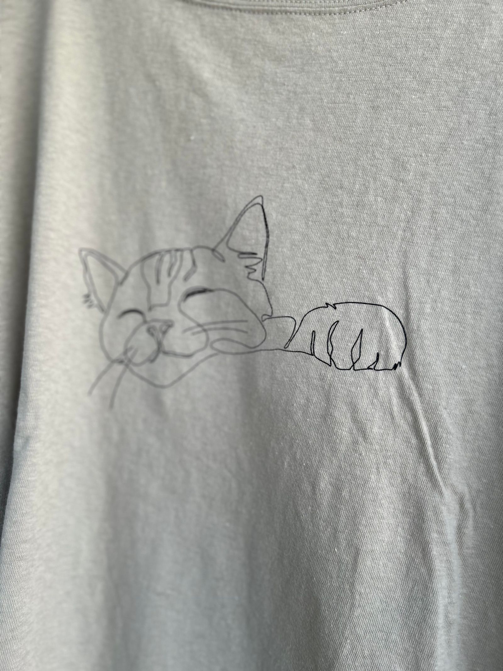 ムラ糸おやすみねこプリントT グレージュ