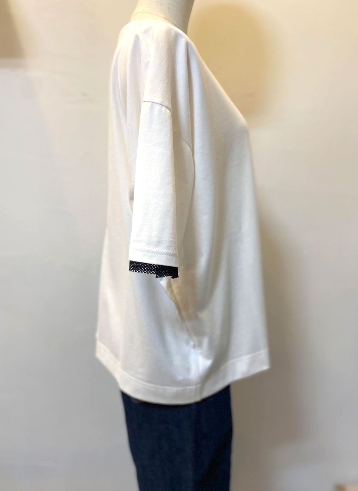 ロゴプリントセミショートTシャツ ホワイト