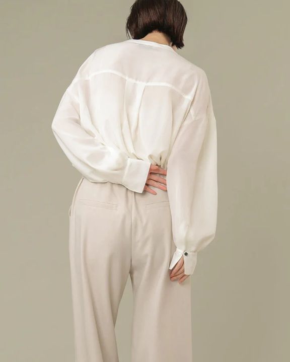 ヴィーナスデシンフラップブラウス オフホワイト