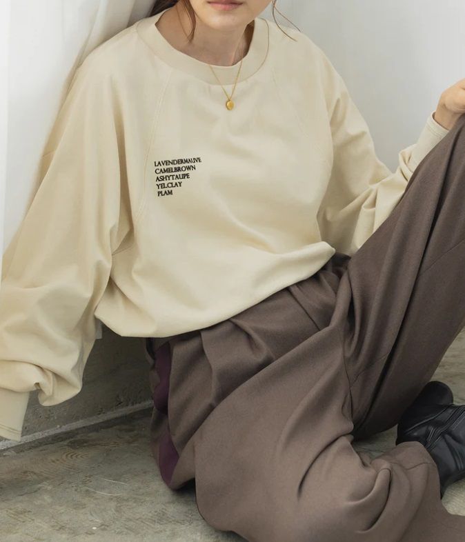 フロッキープリントロングTシャツ ベージュ