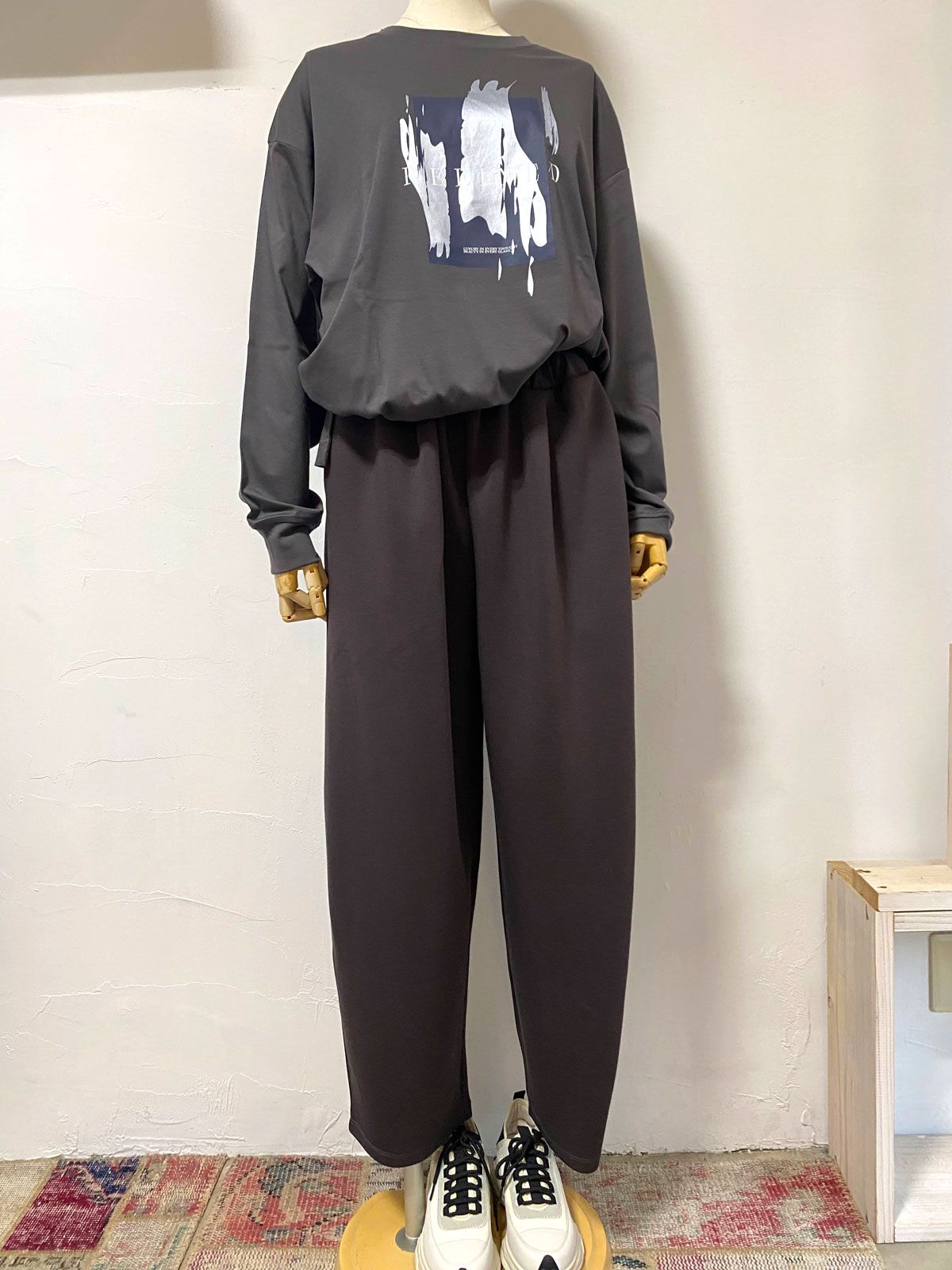 コンパクトスムース箔プリント ロングTシャツ グレー