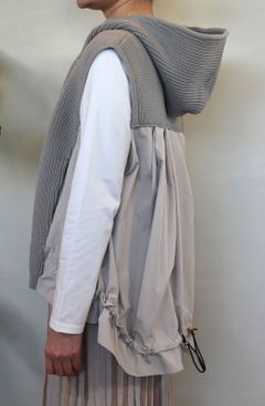 ニットフードベスト グレージュ