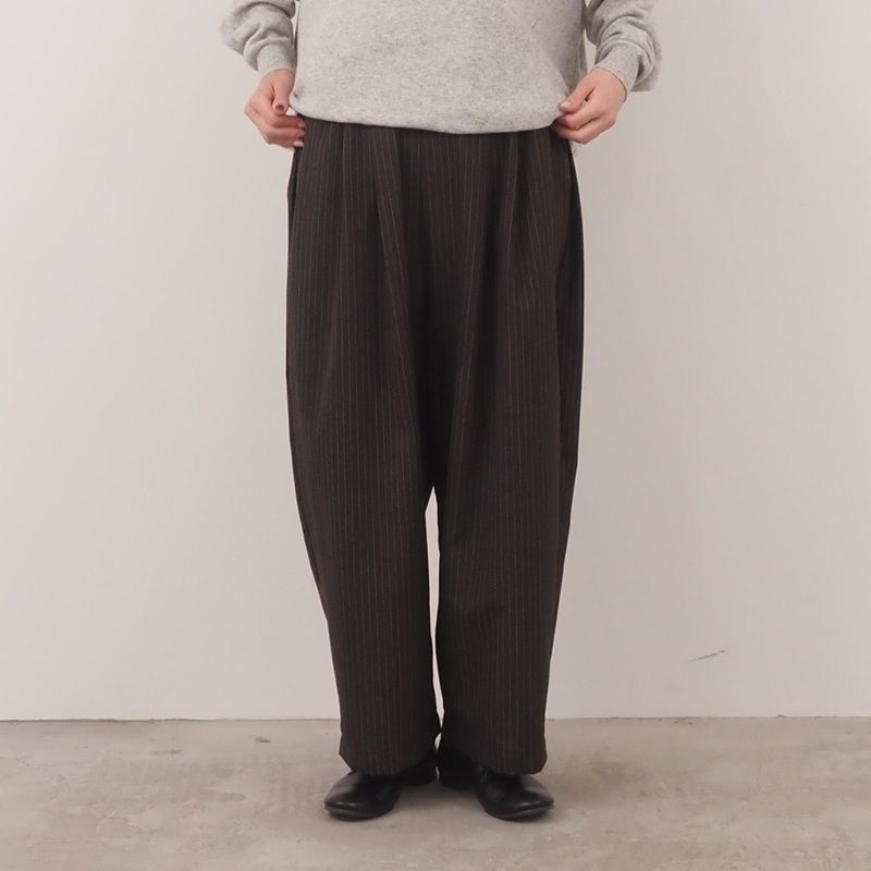 トロストライプ タックワイドパンツ ブラウン