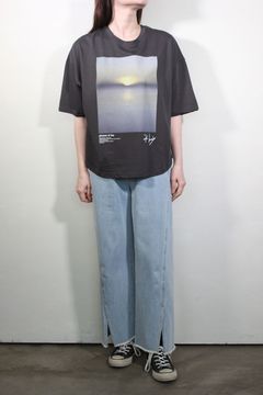 [8451-075KK] Photo Tee ブラック