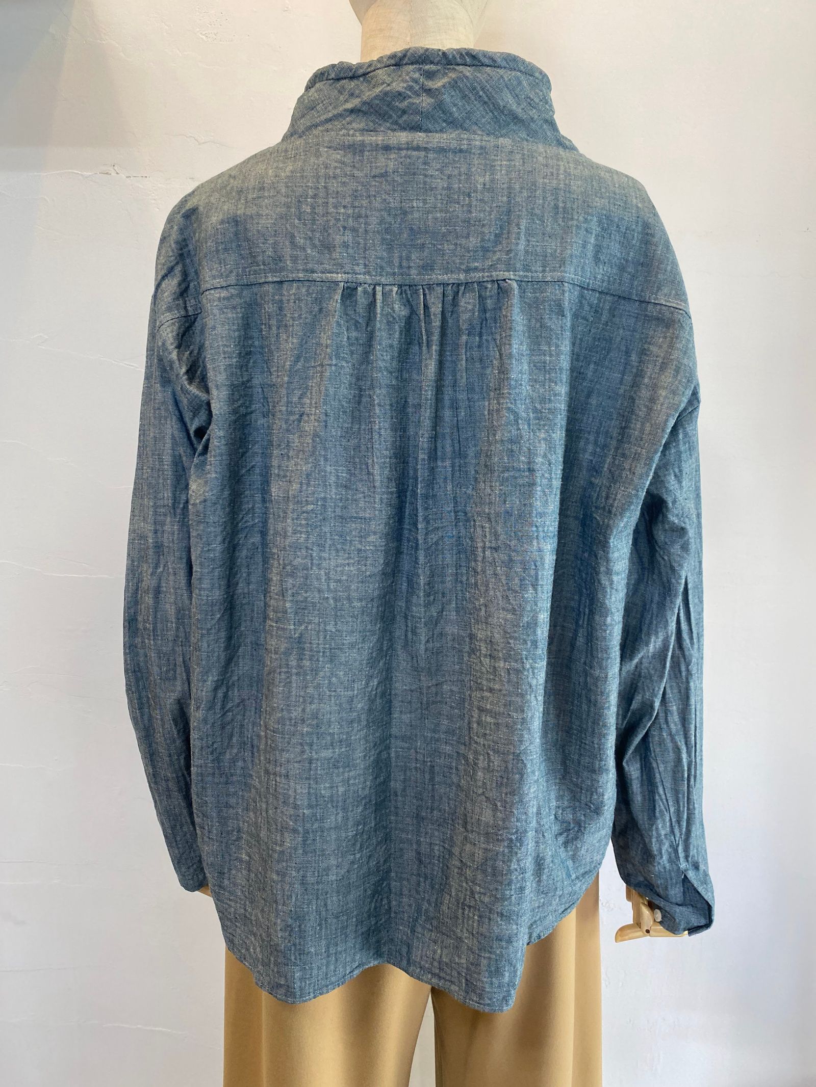 スタンドアウェーカラーコットンシャツ ブルー