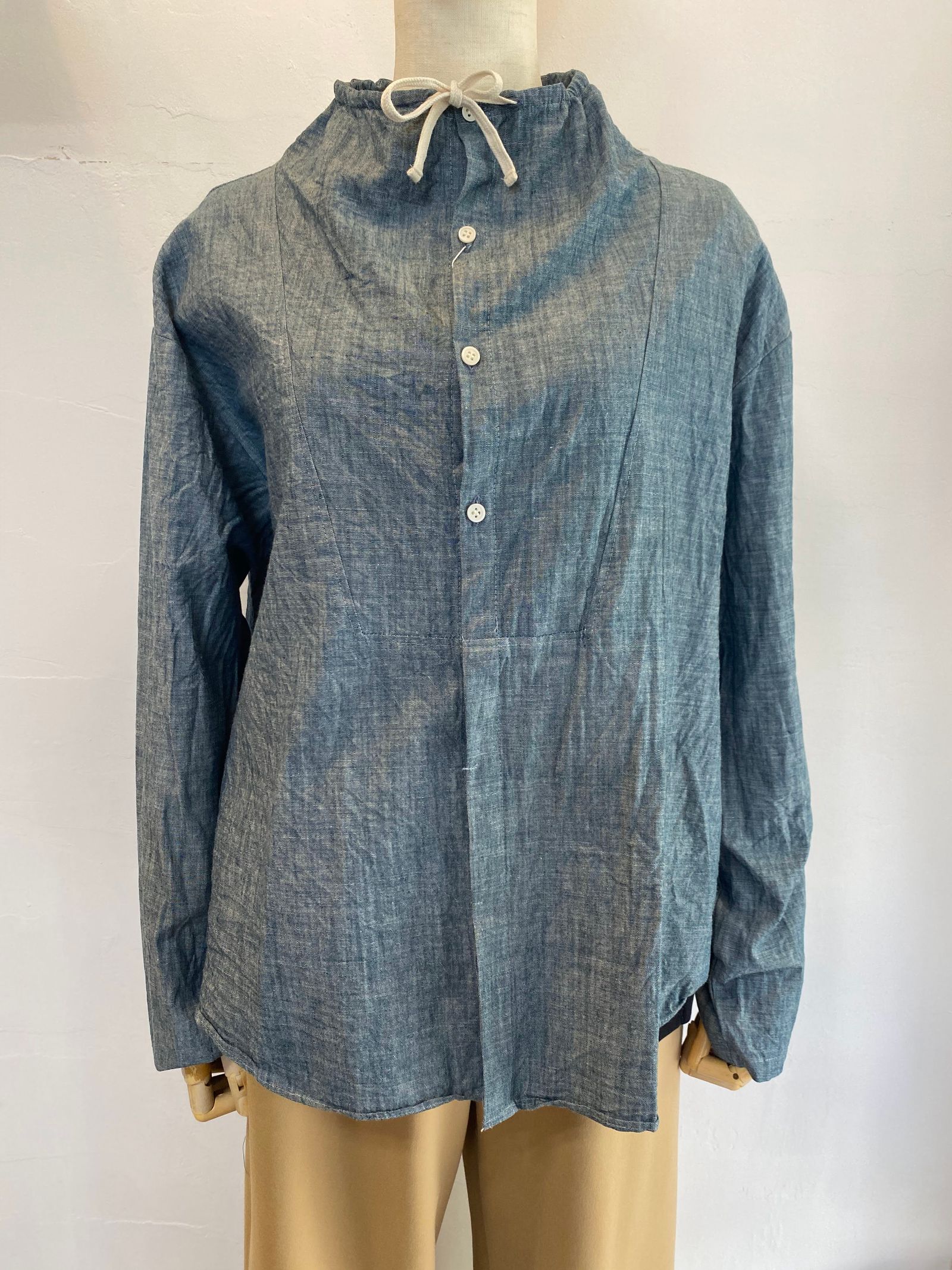 スタンドアウェーカラーコットンシャツ ブルー