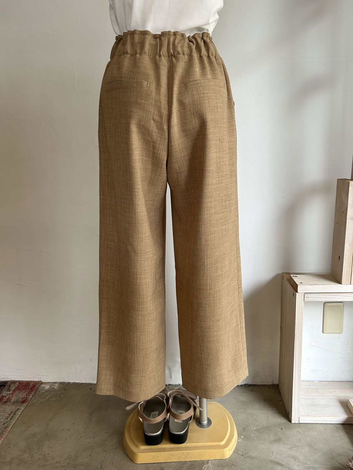 リネンライクセミワイドパンツ キャメル