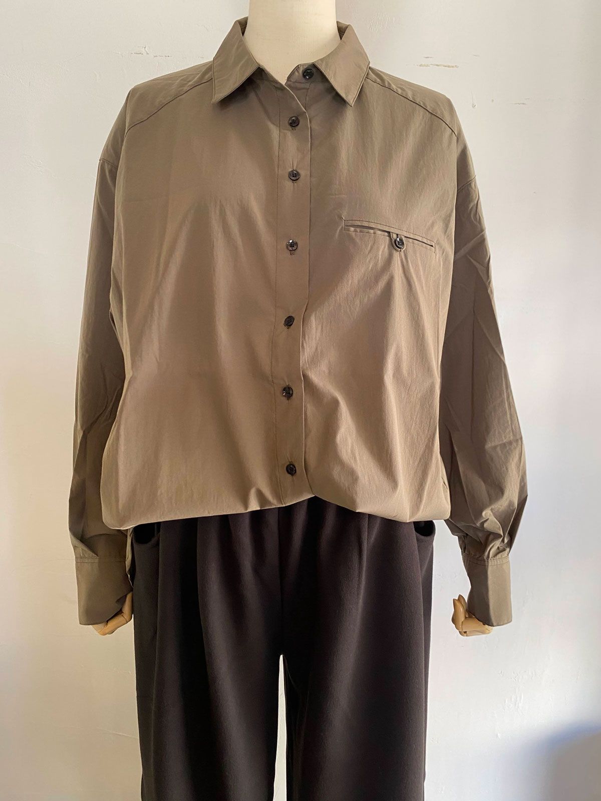 ポリエステルブロード 丈2WAYシャツ カーキ