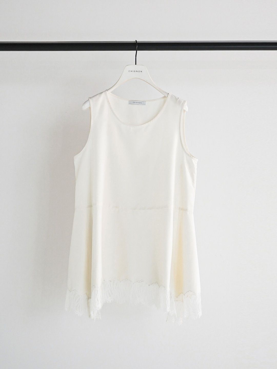 [1561-061-3NH] ヘムレースサテンタンク オフホワイト