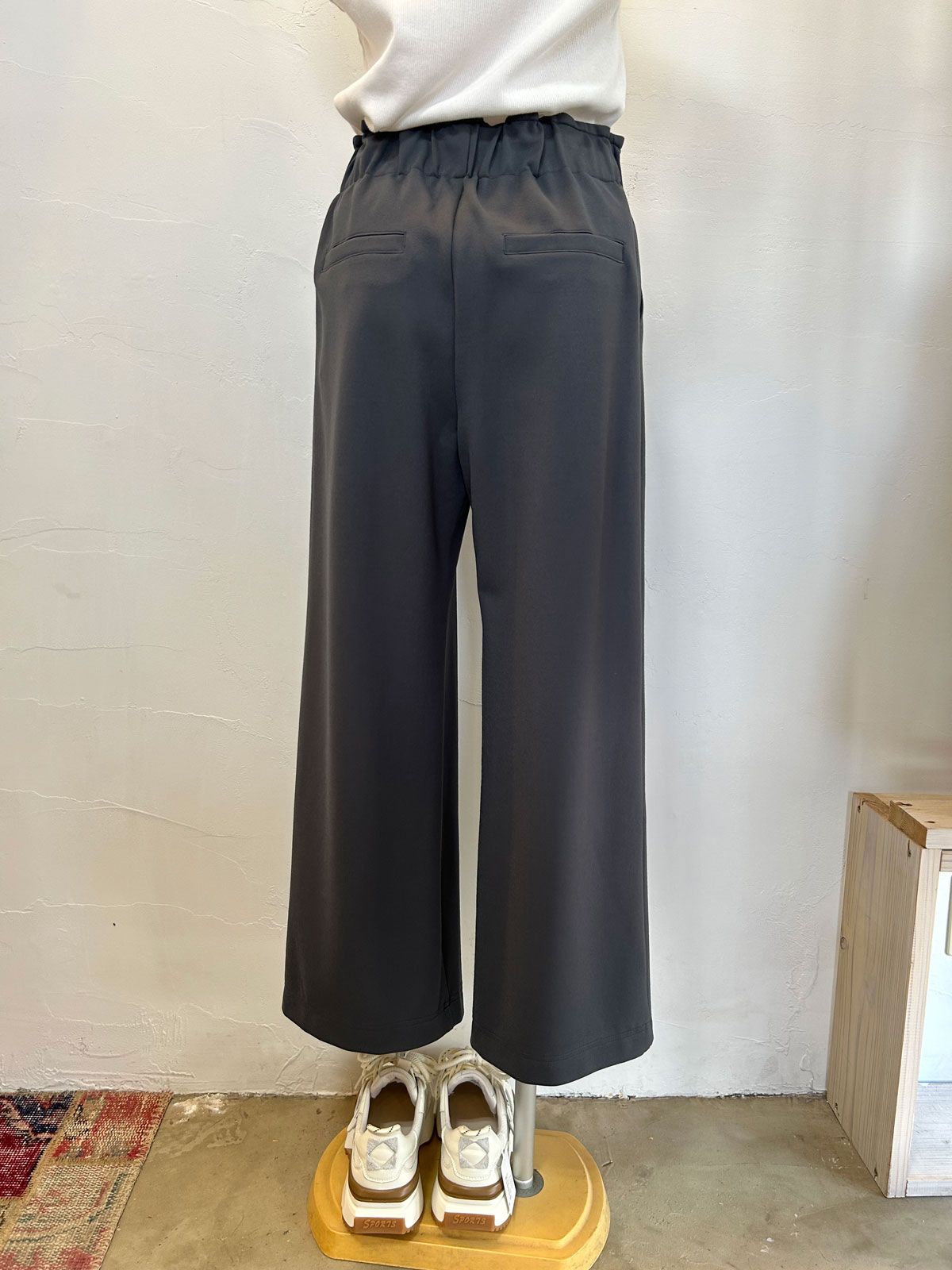 アモーレポンチセミワイドパンツ グレー