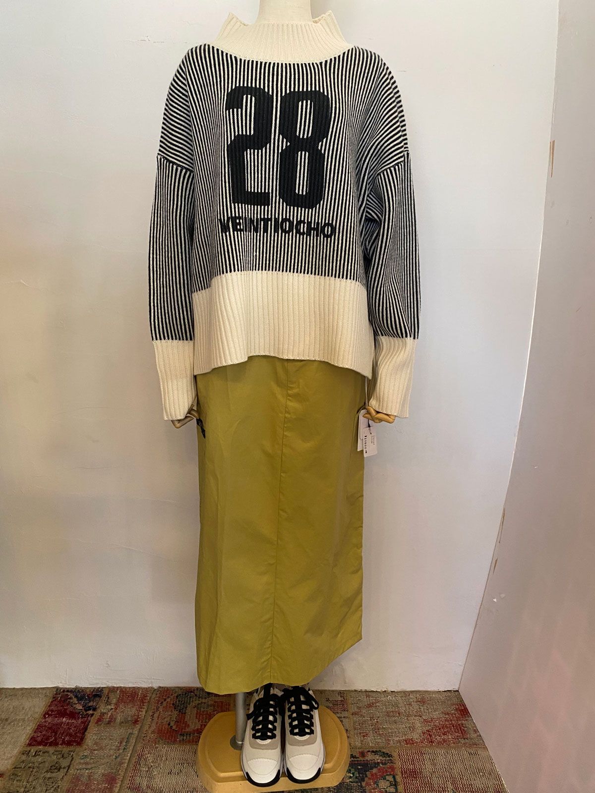 ストライプナンバー入りハイネック ホワイト