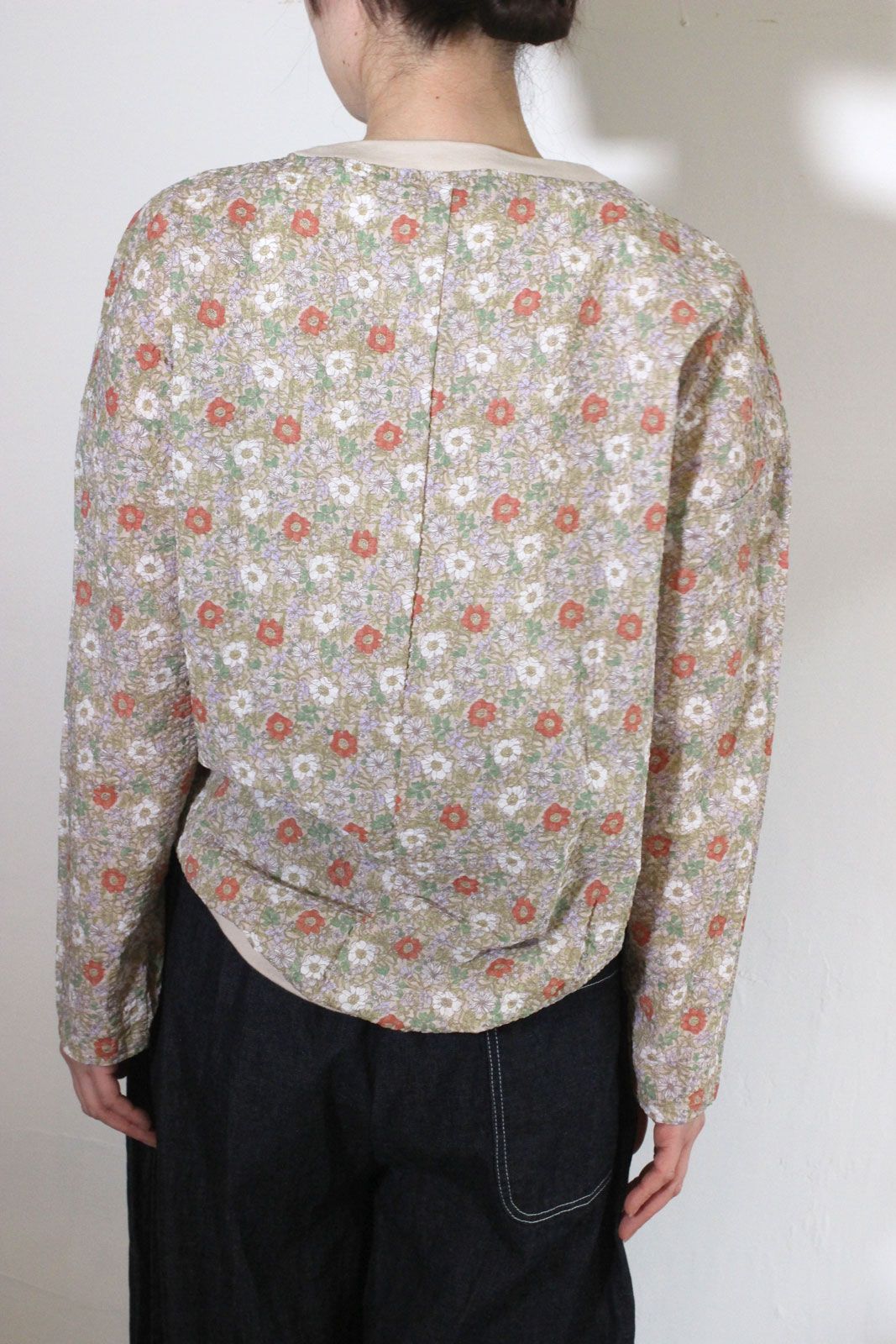 80ローン塩縮ボタニカルフラワーギャザーチュニック ベージュ