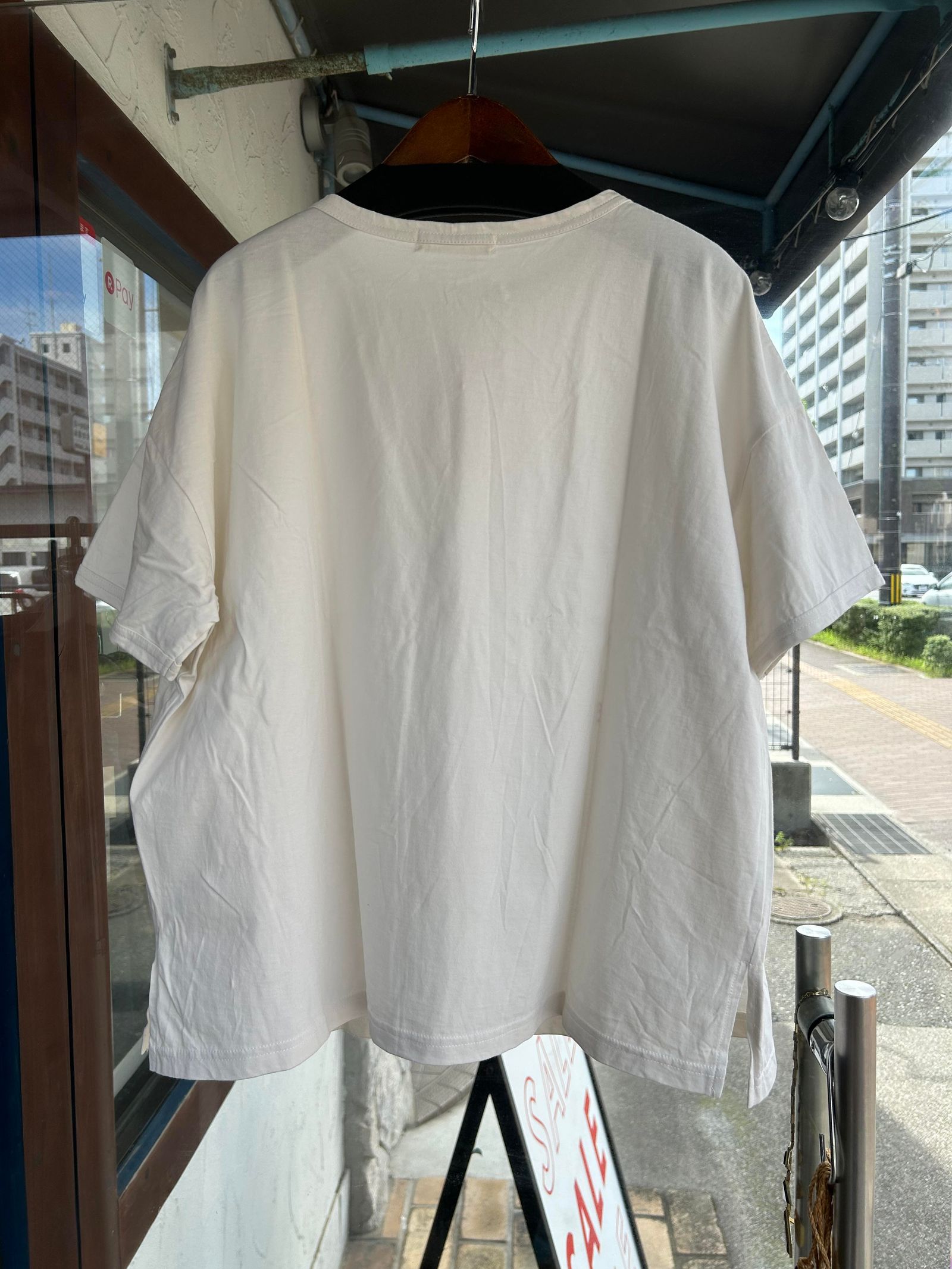 モイストソフト天竺タイプライタープリントTシャツ ミルクxオレンジ
