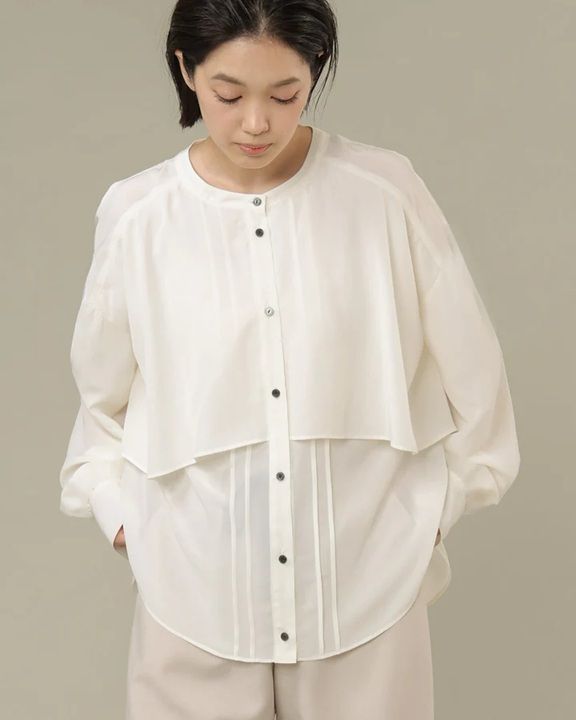 ヴィーナスデシンフラップブラウス オフホワイト