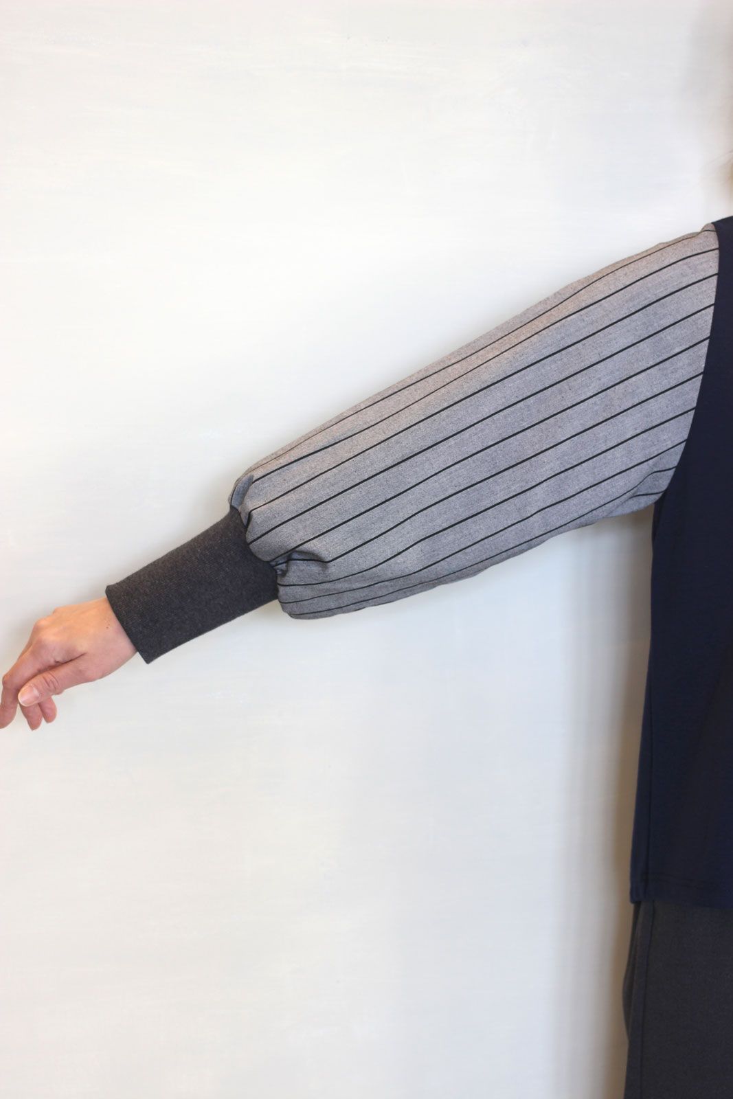ストレッチポンチx袖ストライプカットソー ネイビー