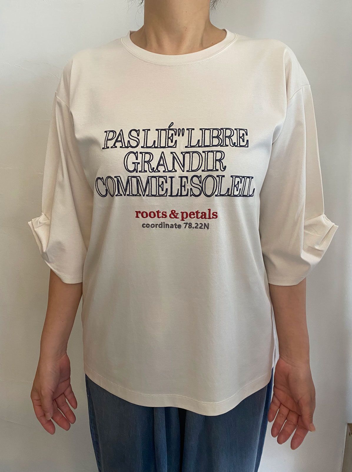 刺繍ロゴTシャツ アイボリー
