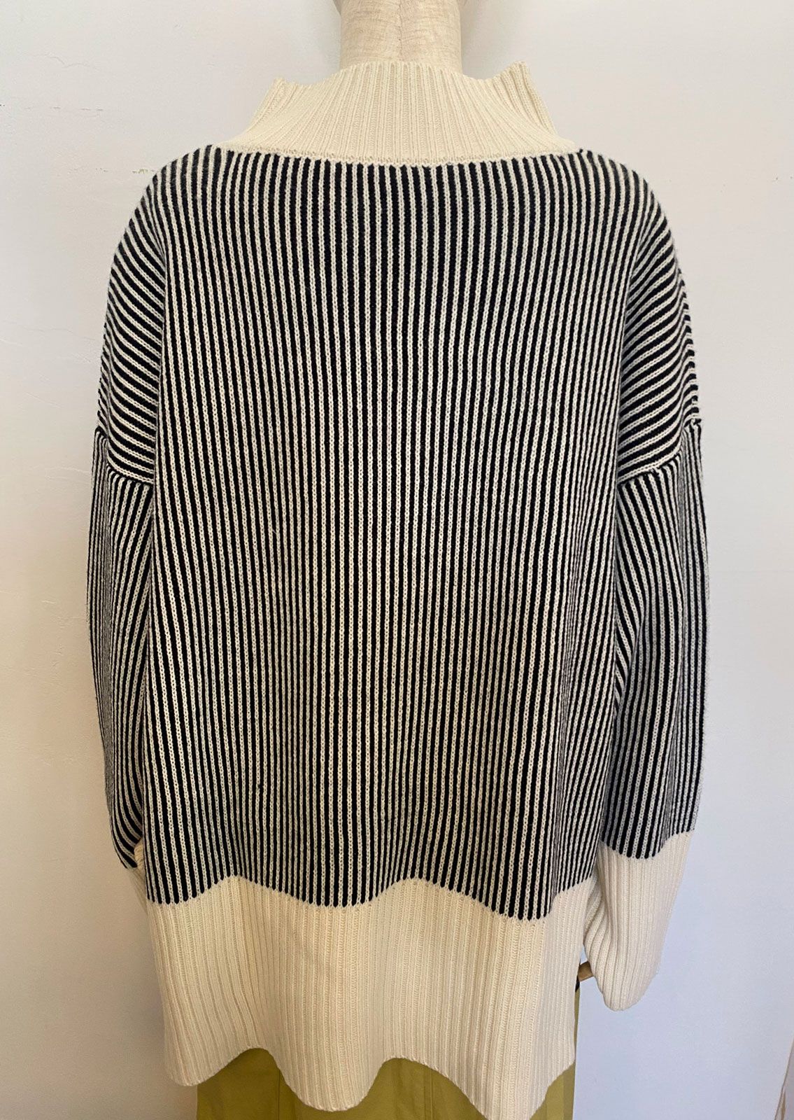 ストライプナンバー入りハイネック ホワイト