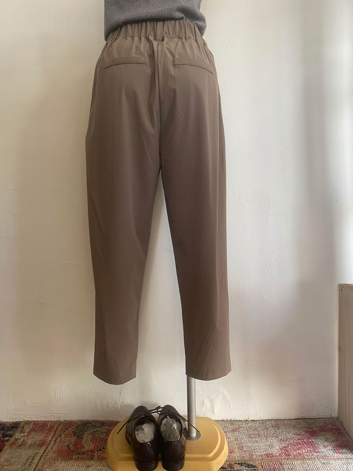 ICE TOUCH 接触冷感厚テーパードパンツ モカ