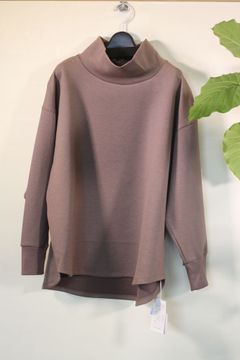 オーバーサイズハイネックプルオーバー グレージュ