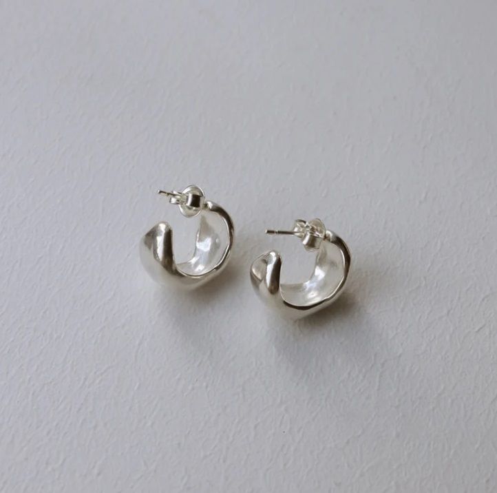 プラムピアス シルバー