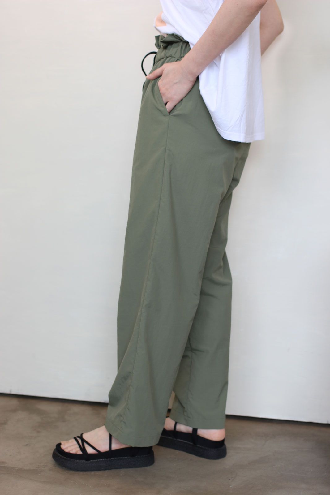 ヴィンテージナイロンウエストドロストワイドパンツ カーキ