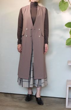 バックフリルロングジレ グレージュ