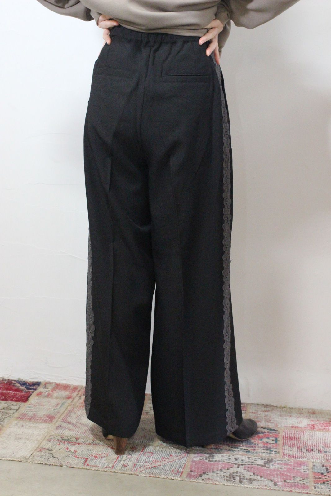 ストレッチ 杢ポリエステル サイドレースパンツ ブラック