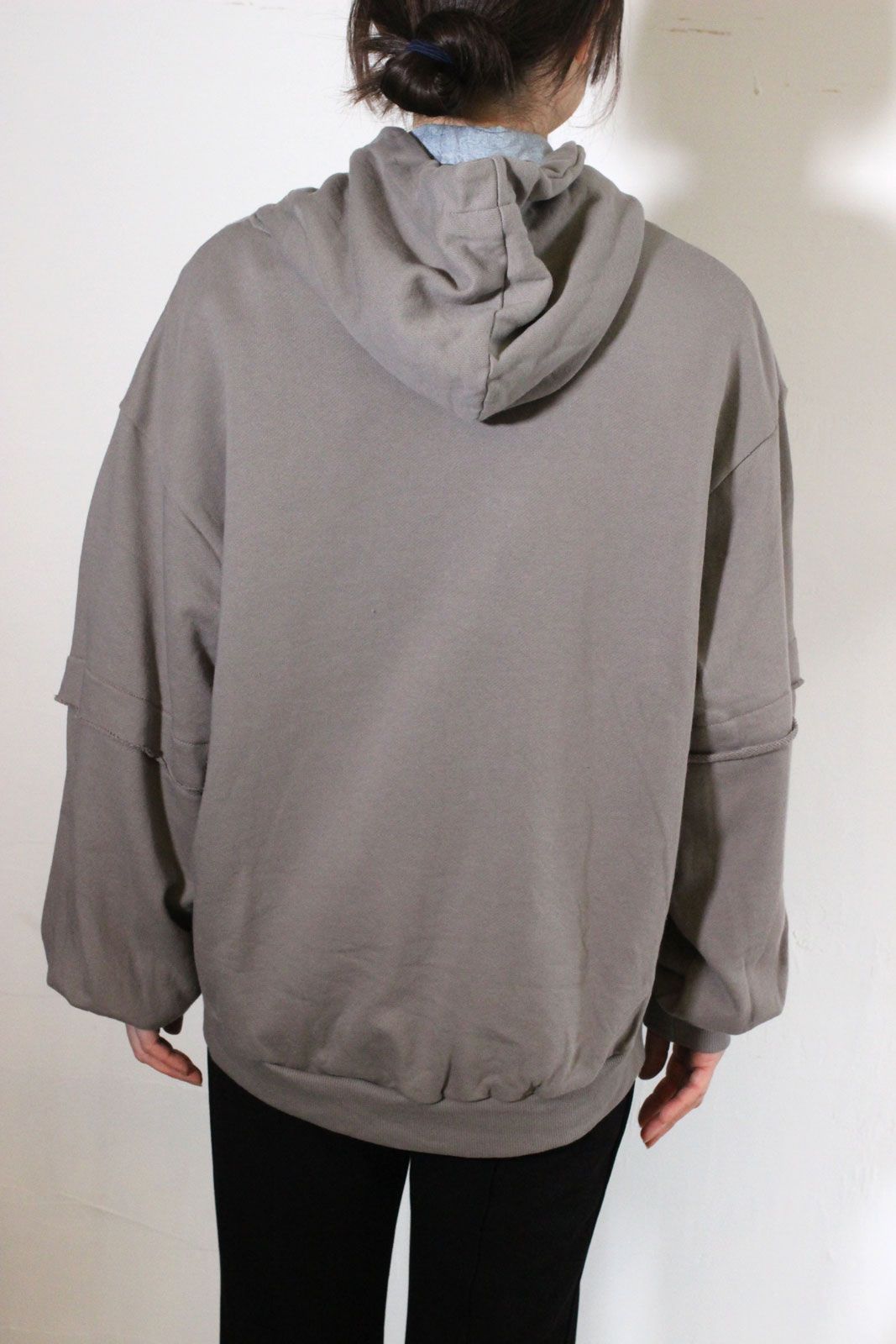 セントラル裏毛カットオフパーカー カーキグレー