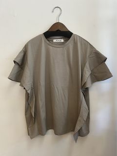 フリルスリーブTシャツ グレイベージュ
