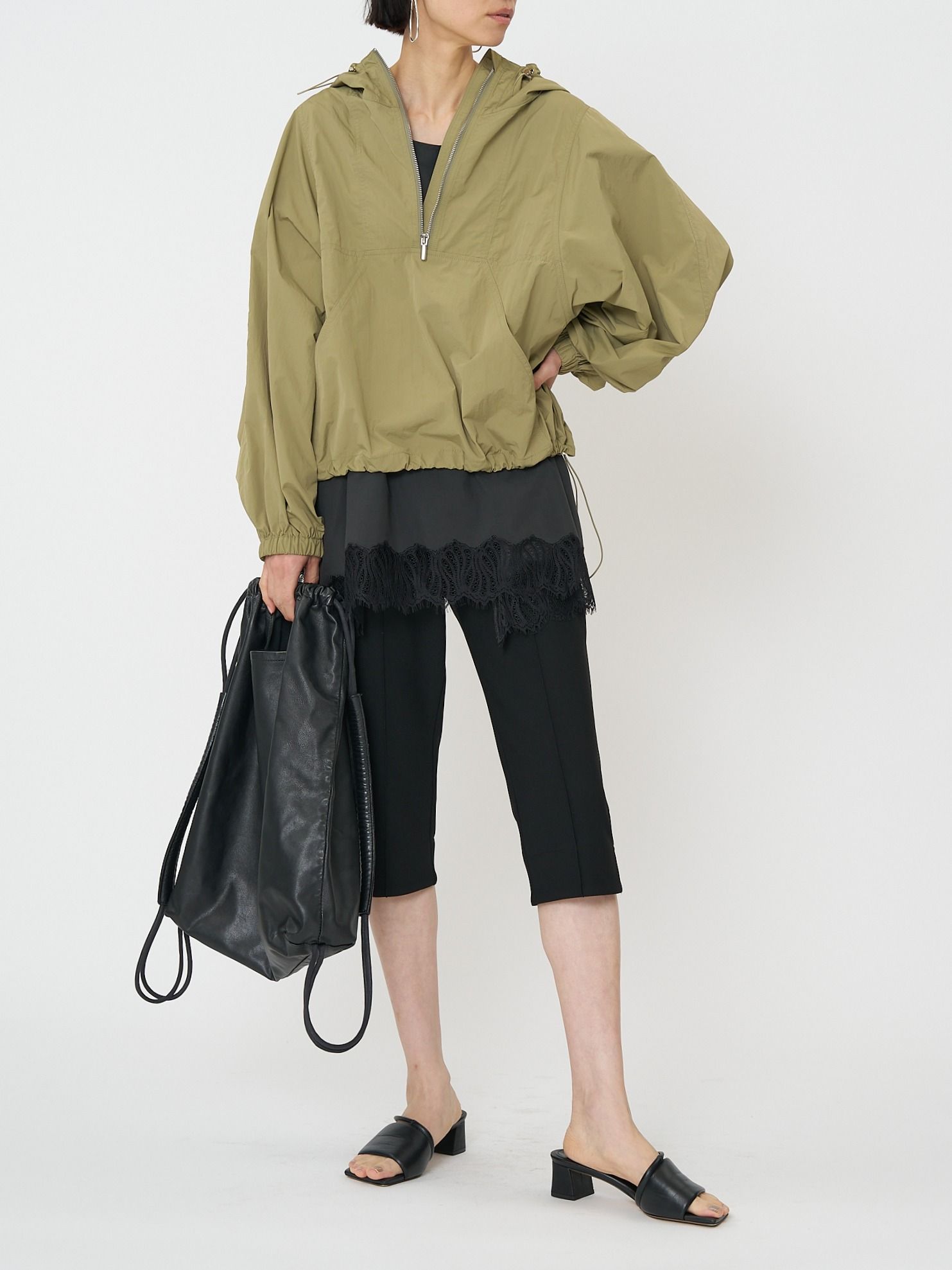 [3261-012KK] ストレッチカプリスリットPT ブラック