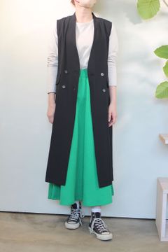 バックフリルロングジレ ブラック