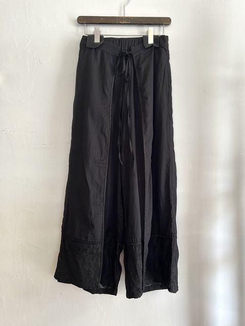 裾刺繍ラップパンツ ブラック