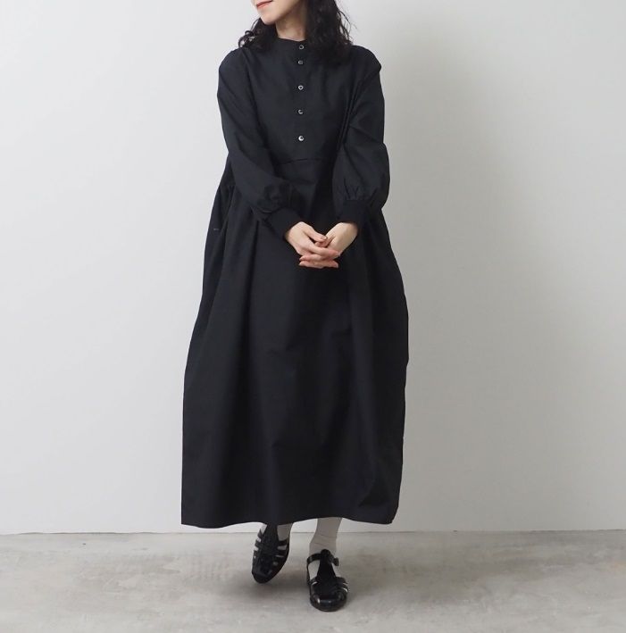 ロングスリーブハンドベルワンピース ブラック