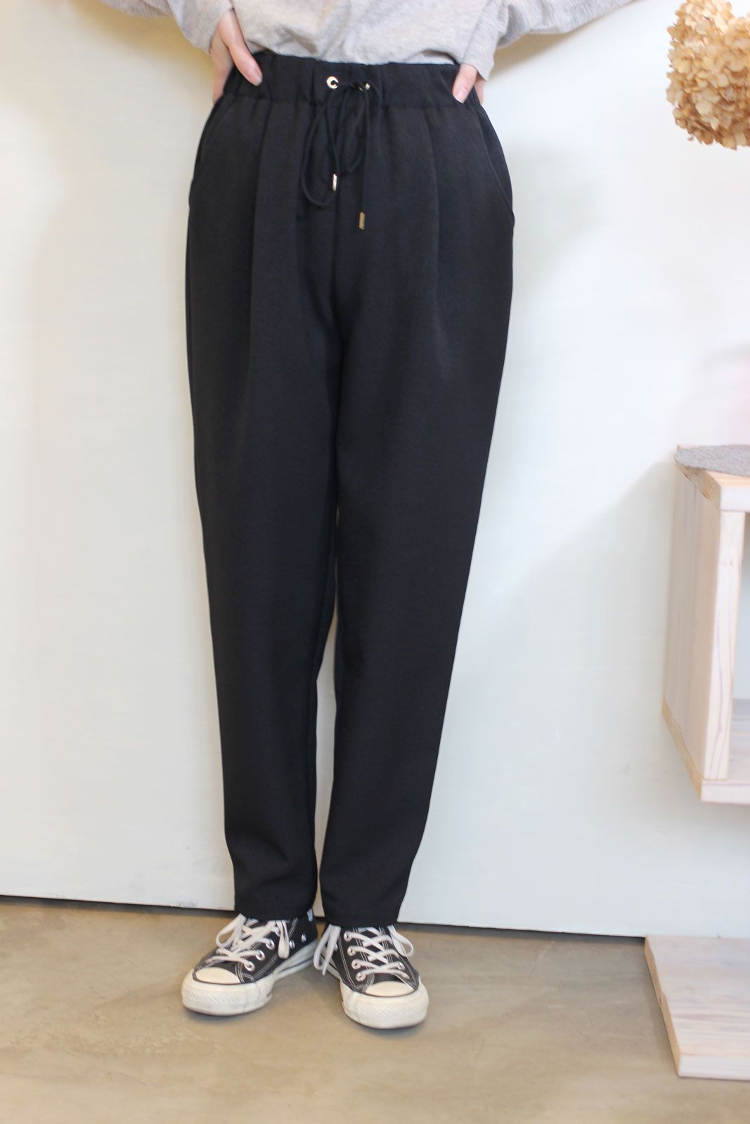 ツムギ―トコクーンテーパードパンツ ブラック