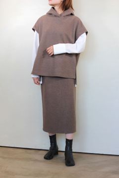 ウーレットフーテッドベスト モカ