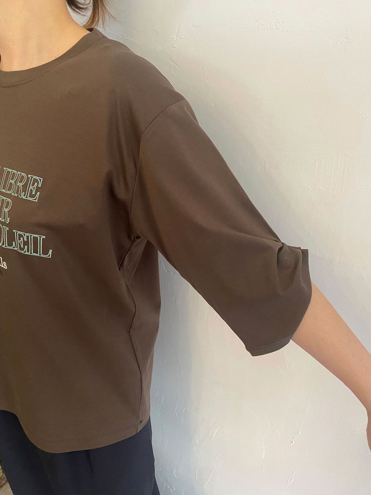 刺繍ロゴTシャツ ダークカーキ
