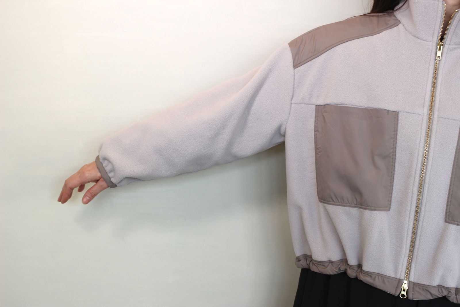 エコフリースxタフタ ショートブルゾン ライトグレーxグレージュ