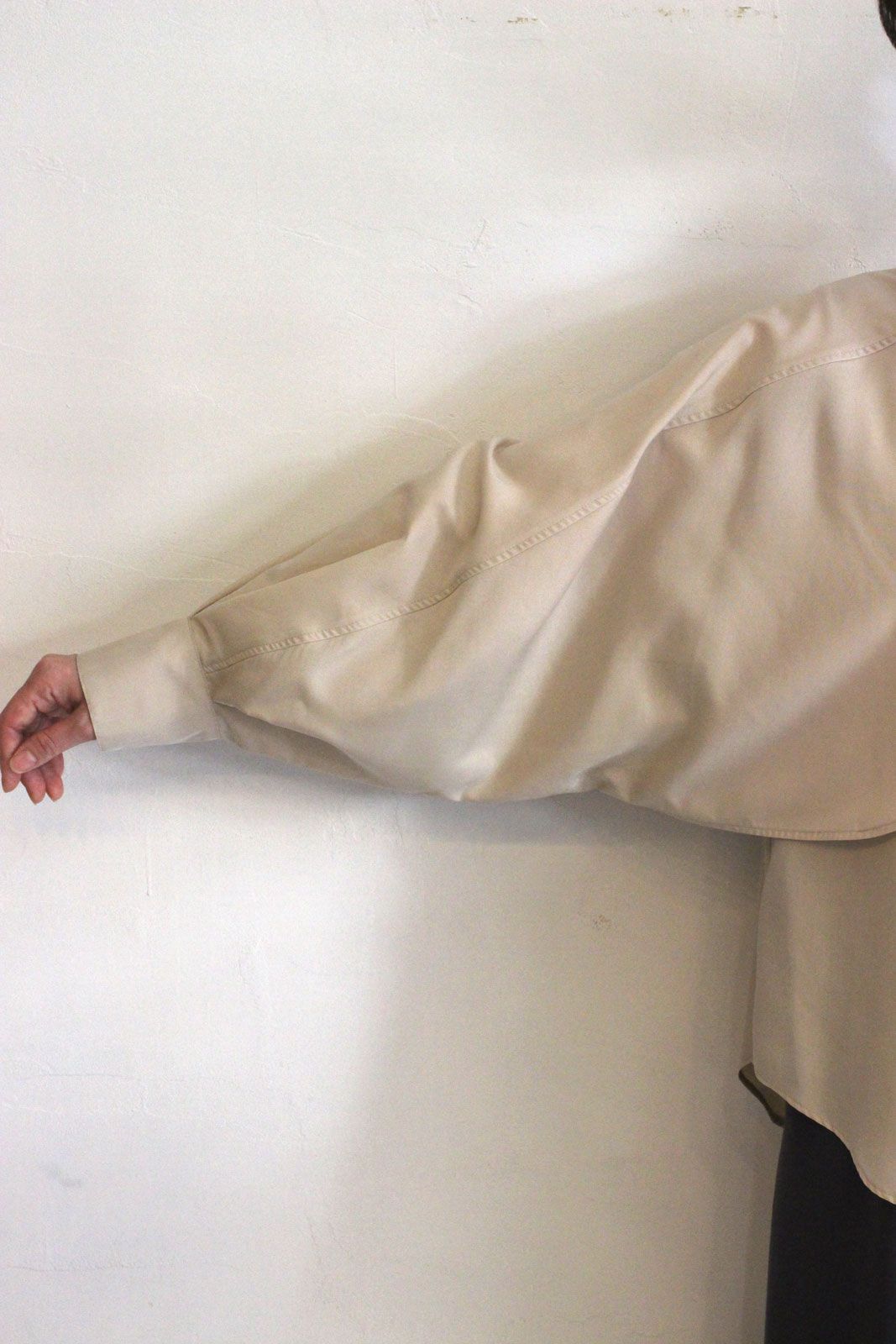 ラウンドフラップブラウス ベージュ