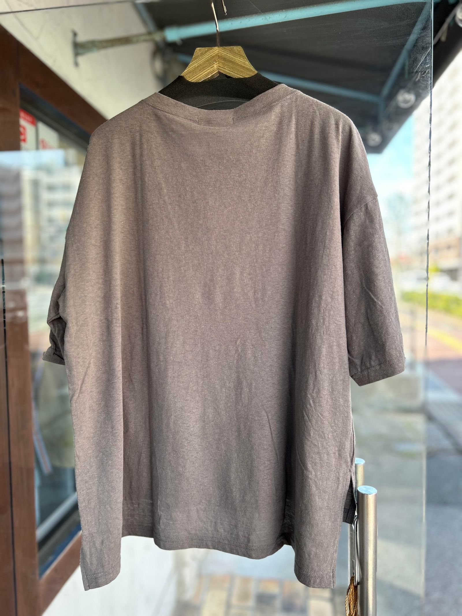 ムラ糸おやすみねこプリントT チャコール