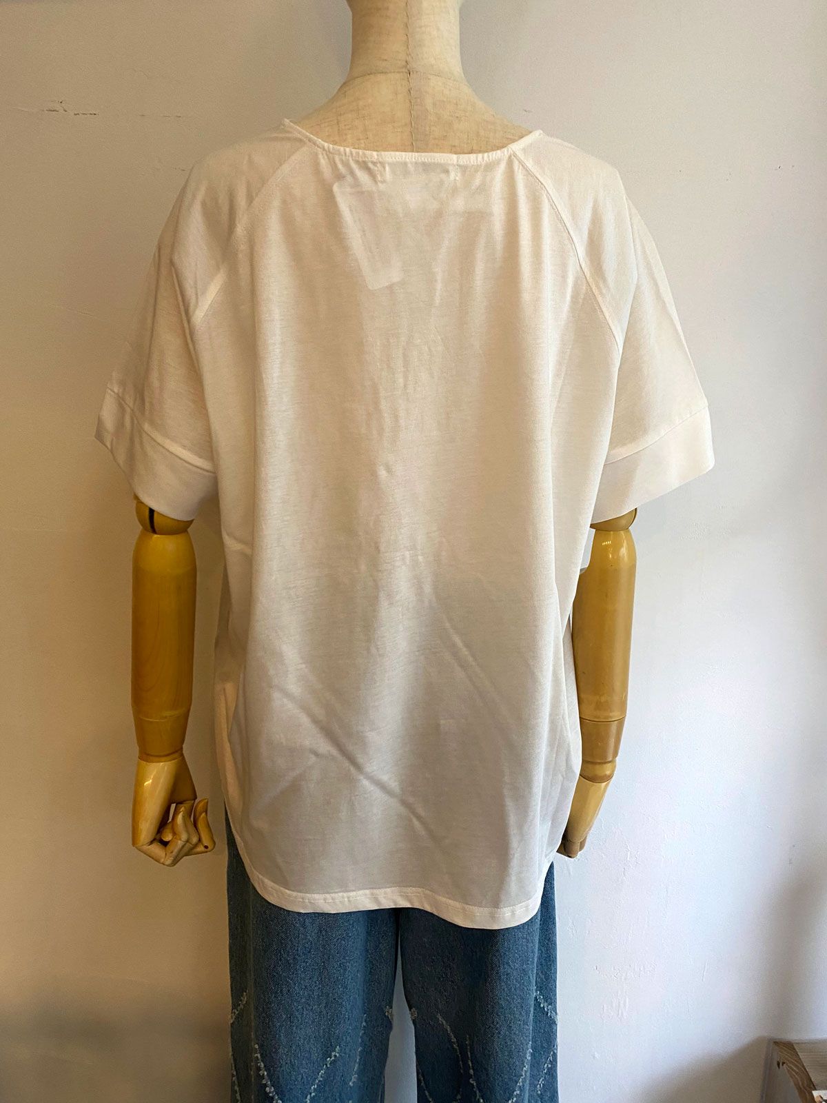 ロゴ刺繍ラグランTシャツ white