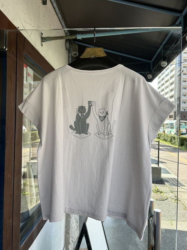 ナチュラルソフト天竺 まねき猫PTコンフィーシャツ ライトグレーブルーグレー