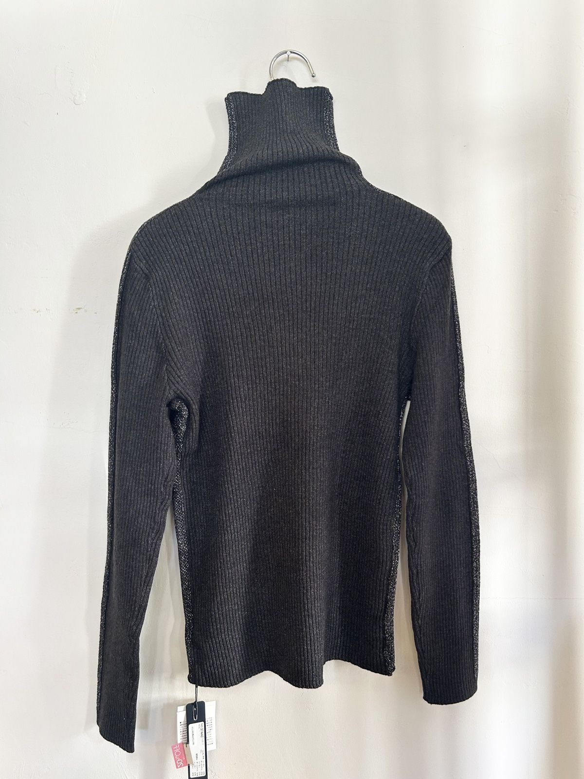 サイドラメラインタートルニット チャコール